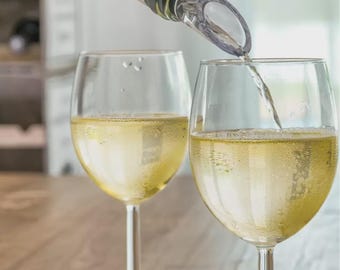 Wine cooler with aerator