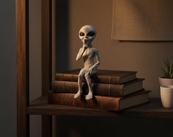 Alien Statue Figurine – Gray Resin Extraterrestrial Shelf Sitter for Unique Home Decor