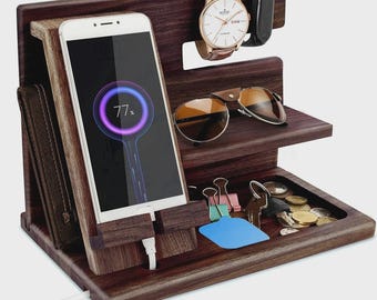 Drewniana szafka nocna z organizerem na telefon i stacją dokującą – męska szafka nocna z portfelem na klucze i zegarkiem