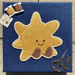 Sun Embroidered Patch – Cute Celestial Sunshine Iron On Applique for Jackets, Bags, Hats