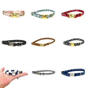 Puede incluir: Nueve collares para perros diferentes con varios patrones y colores. Cada collar tiene una hebilla de metal y una etiqueta de nombre personalizada. Los collares est&aacute;n dispuestos en tres filas de tres.