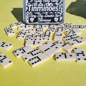 Mini juego de dominó portátil - Juego de mesa de viaje en lata - Regalo para fiestas de cumpleaños