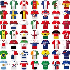 Puede incluir: Una colección de camisetas de estilo fútbol, cada una con el diseño de la bandera de un país diferente. Las camisetas son principalmente blancas, rojas y azules, con varios otros colores que representan las banderas. Las camisetas están dispuestas en filas y columnas.