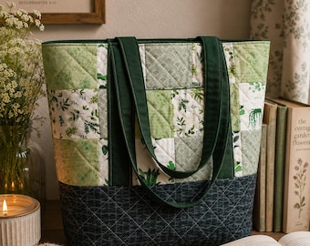 Bolso de mano acolchado hecho a mano con retazos – Bolso de mano botánico verde con bolsillos, bolso de retazos hecho a mano, bolso resistente para el día a día.