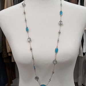 Vintage silverfärgad stationär halsband med blå och klara accenter – justerbar kedja