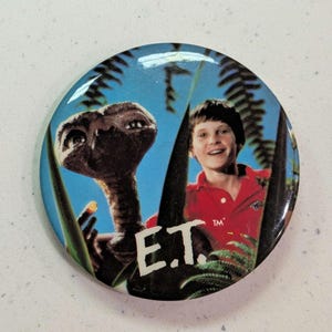 Vintage E.T. The Extra-Terrestrial Movie Pinback Button Blue Promo Badge