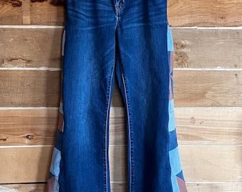 Denim jeans met gewatteerde jeansflare-inzetstukken