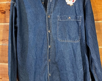 Camisa vintage con botones y gallinas bordadas