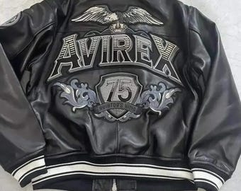 Chaqueta universitaria de cuero Avirex 75th Anniversary, con águila bordada, estilo urbano Heritage.