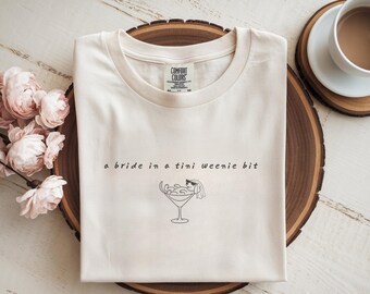 Camiseta ou moletom Comfort Colors para despedida de solteira com tema de cachorro salsicha.