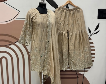 Kurta Palazzo de seda chinnon beige, traje indio con secuencia de bordado