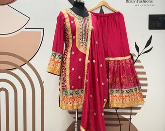 Roze Kurta Sharara-set met dupatta-bruiloft, Pakistaanse driedelige kostuumset