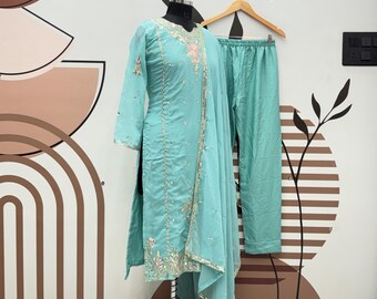 Kurta Palazzo y Dupatta de Georgette Azul Claro con Bordado Secuencial