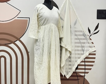 Vestido Anarkali branco bordado em georgette com dupatta, roupa de festa paquistanesa