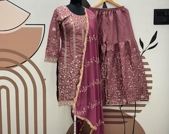 Geborduurd roosroze sharara-kostuum, Sangeet-feestkleding