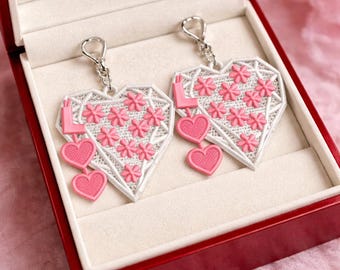 Diseño de bordado de aretes y adornos de corazón con diamantes florales de FSL (archivo de bastidor 4x4)