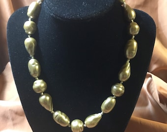 Carolee chunky faux Gold Perle Multi-förmige Perle Chocker
