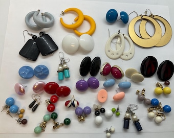 Vintage Mod Earrings 1980+ Colorful plastic and metal in Jewelry Case Retro