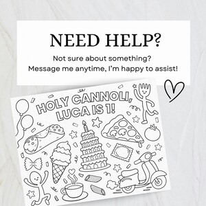 K&ouml;nnte beinhalten: Schwarz-Wei&szlig;-Malvorlage mit dem Text "HOLY CANNOLI, LUCA IS 1!" und Illustrationen von italienischem Essen, einem Roller und anderen festlichen Elementen. Der obere Teil des Bildes enth&auml;lt den Text "NEED HELP?"