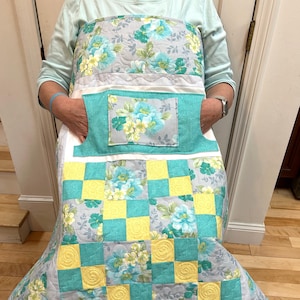 Teal Roses Lap Quilt with Pockets: Wheelchair Accessible Throw