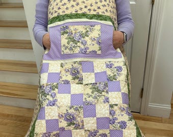 Lilac Floral Lovie Lap Quilt with Pockets