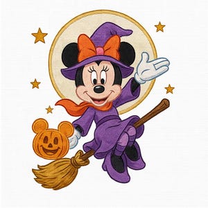 Könnte beinhalten: Eine Zeichentrickfigur trägt einen lila Hexenhut und ein Kleid mit orangefarbener Schleife und Schal und reitet auf einem braunen Besen. Die Figur hält einen orangefarbenen, Mickey-förmigen Kürbis vor einem goldenen Kreis mit fünf Sternen.