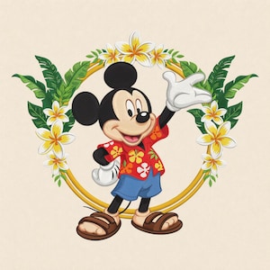 Op de afbeelding: Mickey Mouse draagt een rood Hawaïhemd met bloemenprint, een blauwe korte broek en bruine sandalen, staand in een cirkelvormig frame versierd met groene palmbladeren en witte en gele plumeria-bloemen tegen een lichtcrème achtergrond.