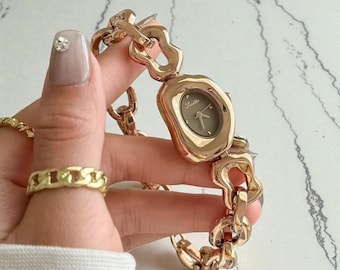 Modern Chunky Chain Bracelet Watch: Sculpted Metal Elegance in Gold & Silver