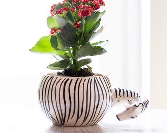 Handmade Ceramic Giraffe Planter with Striped Design – Safari-Inspired Pot