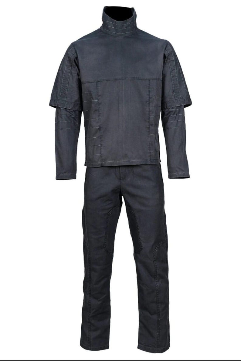 Op de afbeelding: Een set van drie keramische mokken met een gespikkelde, matte afwerking. De mokken zijn in cr&egrave;me, lichtbruin en donkerbruin. Elke mok heeft een eenvoudig, minimalistisch ontwerp en een afgeronde handgreep.