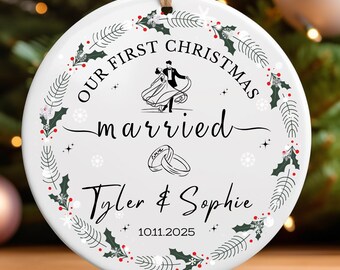 Personalised Married Keepsake Gift, First Christmas as Mr Mrs, 1st Christmas Married Bauble, Xmas Gift for Couples, Newlyweds Gifts
