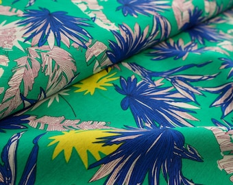 Tejido de viscosa verde con estampado floral: tejido ligero para vestidos y blusas.