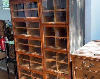 Un mueble de mercería de caoba de principios del siglo XX