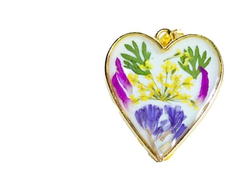 Real Wildflower Resin Heart Pendant - Botanical Necklace, Dried Flower Jewelry, summer medow