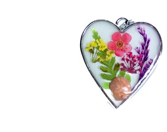 Real Wildflower Resin Heart Pendant - Botanical Necklace, Dried Flower Jewelry, summer medow