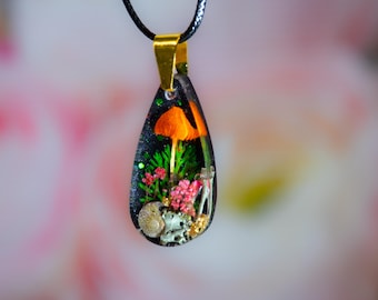 Mushroom Resin Pendant, Fern Moss Necklace, Cottagecore Forest Jewelry,  Teardrop Botanical Terrarium, Goblincore Gift