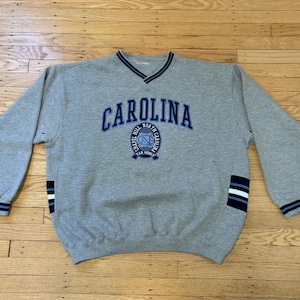 Sudadera vintage con cuello en V de los Tar Heels de la UNC / Ropa bordada de Lee Sport de los años 90 de Carolina Apparel imagen 1