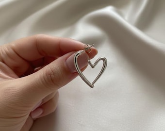 Gouden oorringen met open hart, minimalistische romantische bungelsieraden