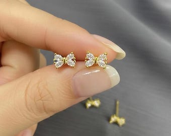 Sprankelende oorbellen met klein lint – stekers met minimaal goud en zirkonia – cadeau voor dames