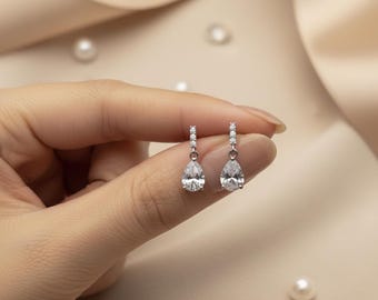 Druppelvormige kristallen oorknopjes – vintage geïnspireerd ontwerp voor dagelijks of zakelijk gebruik