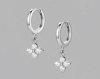 Hangoorbellen met zilveren bloem – Sprankelende CZ Floral Drops