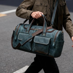 Handgjord weekendväska i kohud, personligt handbagage