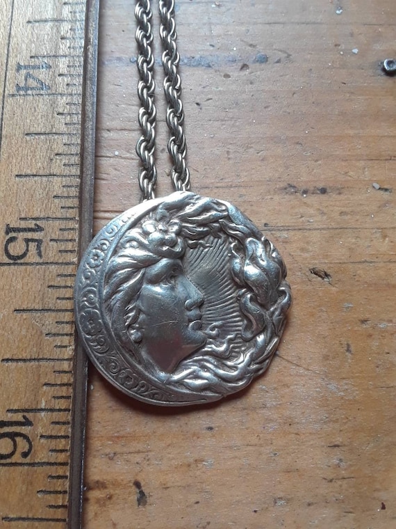 Art Nouveau pendant and necklace