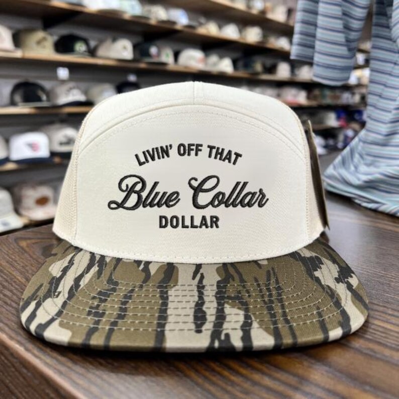 Blå krage Dollar Trucker Hat - Broderad arbetsmoralkeps - Camouflage Bill Hantverkare Gåva bild 4