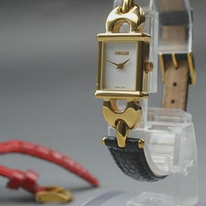 GUCCI 3本セット腕時計1800L Gucci 1800L with interchangeable straps | Vintage And Prestige
