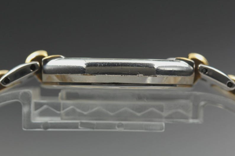 Nahezu neuwertige Vintage Christian Dior D45-204 24mm Damenuhr mit Datumsanzeige und goldenem Zifferblatt, hergestellt in Japan Bild 7