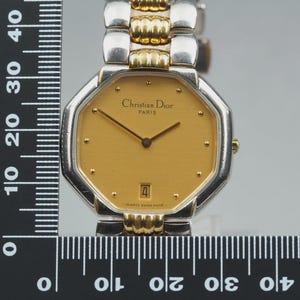 Nahezu neuwertige Vintage Christian Dior D45-204 24mm Damenuhr mit Datumsanzeige und goldenem Zifferblatt, hergestellt in Japan Bild 10