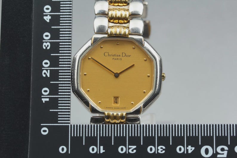 Nahezu neuwertige Vintage Christian Dior D45-204 24mm Damenuhr mit Datumsanzeige und goldenem Zifferblatt, hergestellt in Japan Bild 10