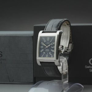 Relógio masculino automático ORIS Ractangular 585-7525-40-02 preto, em estado quase impecável, fabricado no Japão.