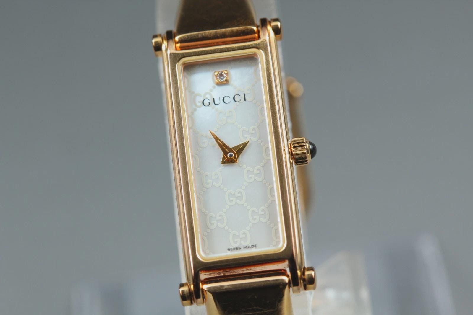 Near MINT Gucci 1500L Women's Quartz Watch White Shell Bangle